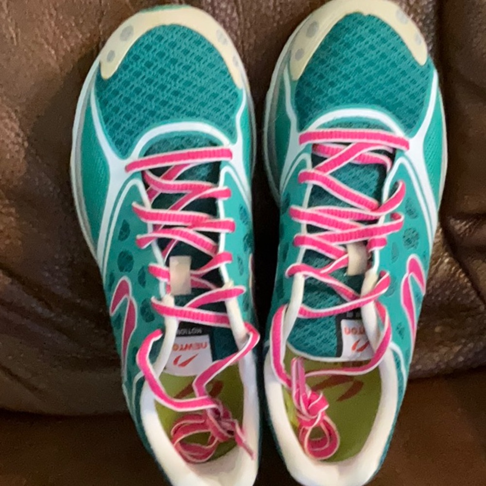 Newton running shoes Size 6 M green and hot pink